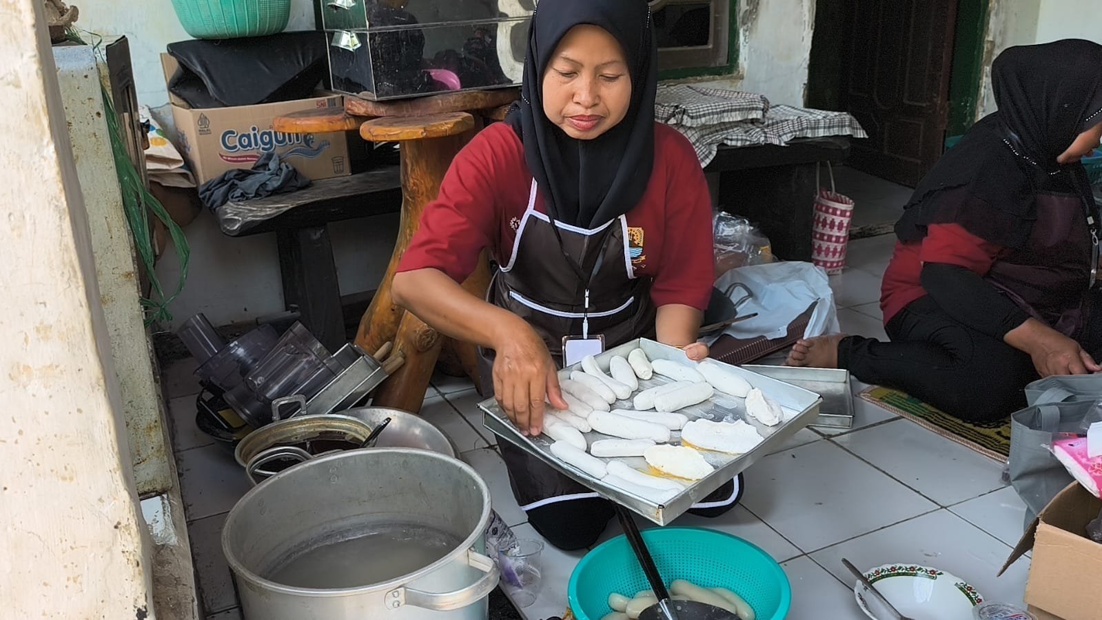 Dari Dapur Menuju Kemandirian: TMMD Ke-129 Kodim 0620/Kab. Cirebon Bekali Ibu-Ibu Desa Luwung Kencana Keterampilan Membuat Pempek